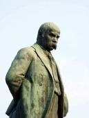 Півпостать Шевченка у 3/4 з лівого боку